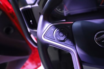 �������ҽ�ʨ ���ذ� 12.8L LNG 520���� 6X4 ��ʿ��12�� ǣ����ͼƬ