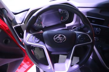 �������ҽ�ʨ ���ذ� 12.8L LNG 520���� 6X4 ��ʿ��12�� ǣ����ͼƬ