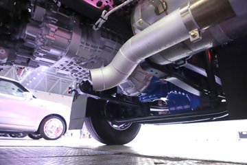 �������ҽ�ʨ ���ذ� 12.8L LNG 520���� 6X4 ��ʿ��12�� ǣ����ͼƬ