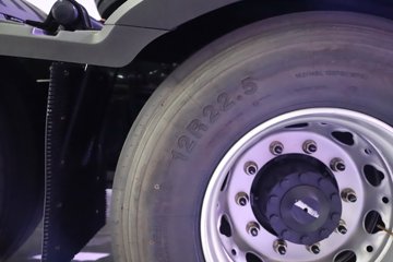 �������ҽ�ʨ ���ذ� 12.8L LNG 520���� 6X4 ��ʿ��12�� ǣ����ͼƬ