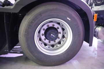 �������ҽ�ʨ ���ذ� 12.8L LNG 520���� 6X4 ��ʿ��12�� ǣ����ͼƬ