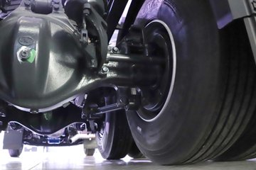 �������ҽ�ʨ ���ذ� 12.8L LNG 520���� 6X4 ��ʿ��12�� ǣ����ͼƬ