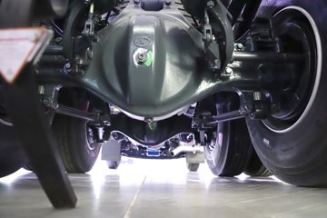 �������ҽ�ʨ ���ذ� 12.8L LNG 520���� 6X4 ��ʿ��12�� ǣ����ͼƬ