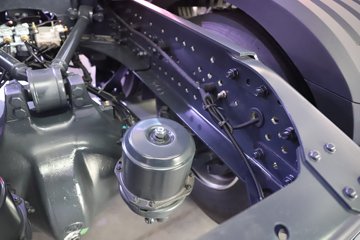 �������ҽ�ʨ ���ذ� 12.8L LNG 520���� 6X4 ��ʿ��12�� ǣ����ͼƬ