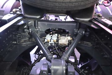 �������ҽ�ʨ ���ذ� 12.8L LNG 520���� 6X4 ��ʿ��12�� ǣ����ͼƬ