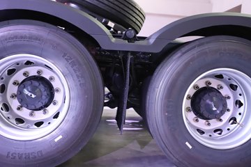 �������ҽ�ʨ ���ذ� 12.8L LNG 520���� 6X4 ��ʿ��12�� ǣ����ͼƬ