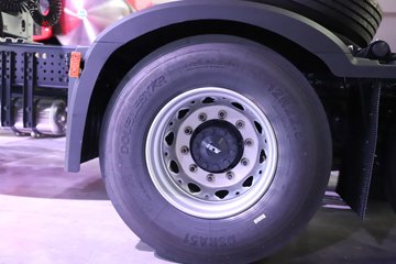 �������ҽ�ʨ ���ذ� 12.8L LNG 520���� 6X4 ��ʿ��12�� ǣ����ͼƬ