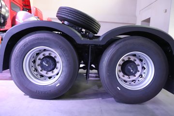 �������ҽ�ʨ ���ذ� 12.8L LNG 520���� 6X4 ��ʿ��12�� ǣ����ͼƬ