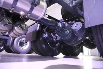 �������ҽ�ʨ ���ذ� 12.8L LNG 520���� 6X4 ��ʿ��12�� ǣ����ͼƬ