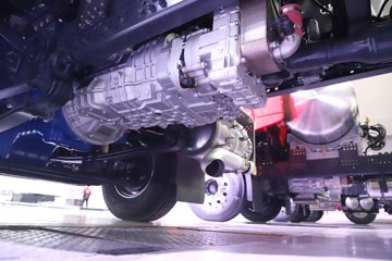 �������ҽ�ʨ ���ذ� 12.8L LNG 520���� 6X4 ��ʿ��12�� ǣ����ͼƬ