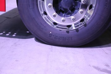 �������ҽ�ʨ ���ذ� 12.8L LNG 520���� 6X4 ��ʿ��12�� ǣ����ͼƬ