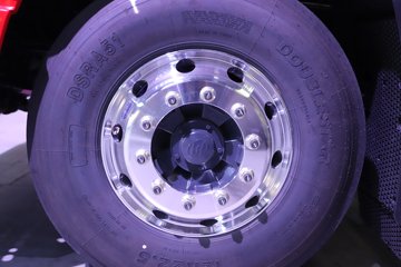 �������ҽ�ʨ ���ذ� 12.8L LNG 520���� 6X4 ��ʿ��12�� ǣ����ͼƬ