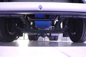 �������ҽ�ʨ ���ذ� 12.8L LNG 520���� 6X4 ��ʿ��12�� ǣ����ͼƬ