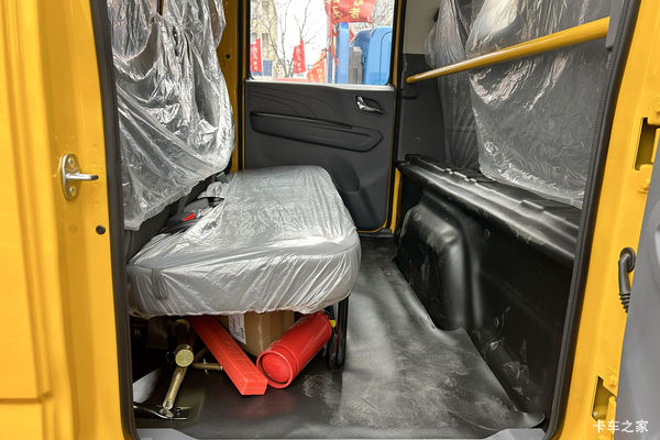 江铃 凯运＋宽体 129马力 4.2米单排厢式轻卡(国六)