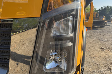 ����HOWOͳ˧ 170���� 4X2 ��ʿ��8�� ���ϳ�(��������)ͼƬ