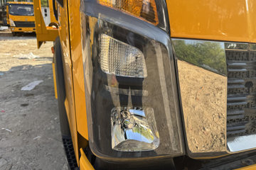 ����HOWOͳ˧ 170���� 4X2 ��ʿ��8�� ���ϳ�(��������)ͼƬ