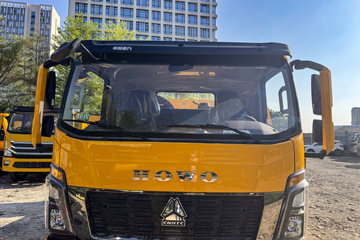 ����HOWOͳ˧ 170���� 4X2 ��ʿ��8�� ���ϳ�(��������)ͼƬ