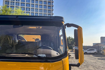 ����HOWOͳ˧ 170���� 4X2 ��ʿ��8�� ���ϳ�(��������)ͼƬ