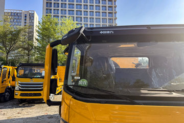 ����HOWOͳ˧ 170���� 4X2 ��ʿ��8�� ���ϳ�(��������)ͼƬ