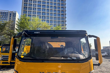 ����HOWOͳ˧ 170���� 4X2 ��ʿ��8�� ���ϳ�(��������)ͼƬ