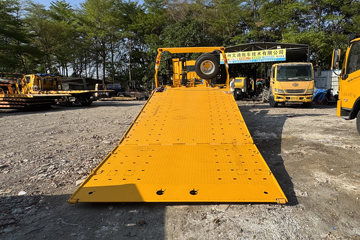 ����HOWOͳ˧ 170���� 4X2 ��ʿ��8�� ���ϳ�(��������)ͼƬ