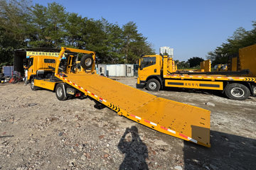 ����HOWOͳ˧ 170���� 4X2 ��ʿ��8�� ���ϳ�(��������)ͼƬ