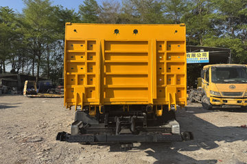 ����HOWOͳ˧ 170���� 4X2 ��ʿ��8�� ���ϳ�(��������)ͼƬ