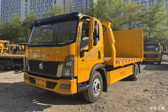 ����HOWOͳ˧ 170���� 4X2 ��ʿ��8�� ���ϳ�(��������)