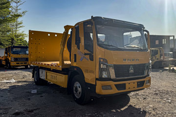 ����HOWOͳ˧ 170���� 4X2 ��ʿ��8�� ���ϳ�(��������)ͼƬ