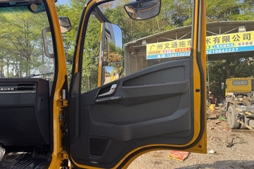 ����HOWOͳ˧ 170���� 4X2 ��ʿ��8�� ���ϳ�(��������)ͼƬ