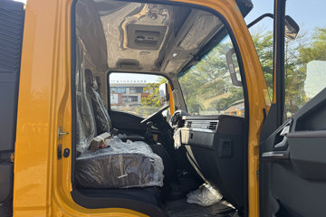 ����HOWOͳ˧ 170���� 4X2 ��ʿ��8�� ���ϳ�(��������)ͼƬ