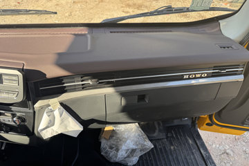 ����HOWOͳ˧ 170���� 4X2 ��ʿ��8�� ���ϳ�(��������)ͼƬ