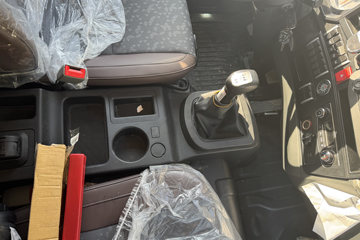 ����HOWOͳ˧ 170���� 4X2 ��ʿ��8�� ���ϳ�(��������)ͼƬ