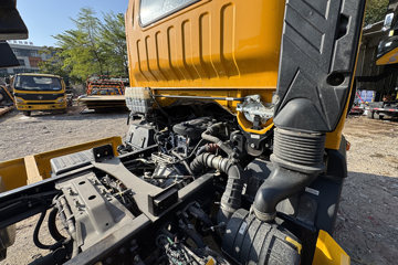 ����HOWOͳ˧ 170���� 4X2 ��ʿ��8�� ���ϳ�(��������)ͼƬ