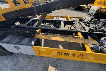 ����HOWOͳ˧ 170���� 4X2 ��ʿ��8�� ���ϳ�(��������)ͼƬ