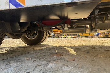 ����HOWOͳ˧ 170���� 4X2 ��ʿ��8�� ���ϳ�(��������)ͼƬ