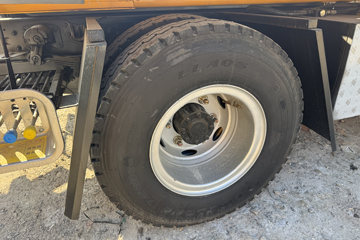 ����HOWOͳ˧ 170���� 4X2 ��ʿ��8�� ���ϳ�(��������)ͼƬ