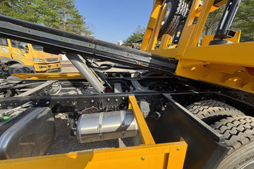 ����HOWOͳ˧ 170���� 4X2 ��ʿ��8�� ���ϳ�(��������)ͼƬ