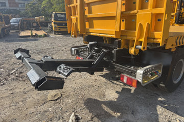 ����HOWOͳ˧ 170���� 4X2 ��ʿ��8�� ���ϳ�(��������)ͼƬ