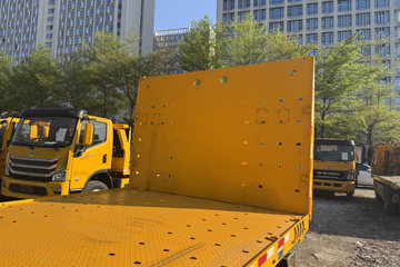 ����HOWOͳ˧ 170���� 4X2 ��ʿ��8�� ���ϳ�(��������)ͼƬ