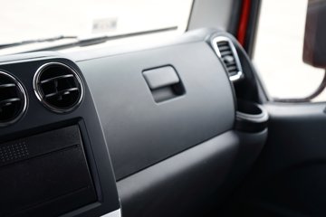 ����Ǭ��K6 180���� 2.5L���� 4X2 ��ʿ��6�� ���� 4.1����س�ͼƬ