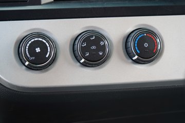 ����Ǭ��K6 180���� 2.5L���� 4X2 ��ʿ��6�� ���� 4.1����س�ͼƬ