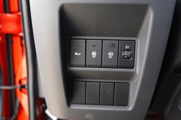 ����Ǭ��K6 180���� 2.5L���� 4X2 ��ʿ��6�� ���� 4.1����س�ͼƬ