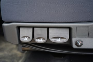 ����Ǭ��K6 180���� 2.5L���� 4X2 ��ʿ��6�� ���� 4.1����س�ͼƬ