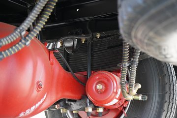 ����Ǭ��K6 180���� 2.5L���� 4X2 ��ʿ��6�� ���� 4.1����س�ͼƬ