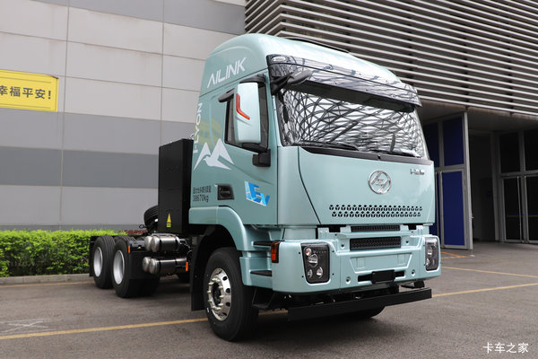 上汽红岩i杰狮 6X4 纯电动牵引车 宁德时代400kWh