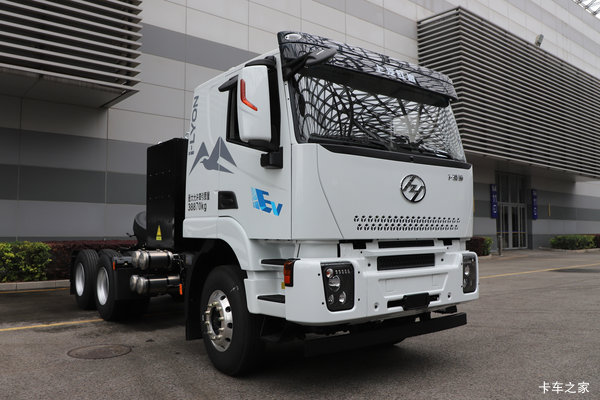 上汽红岩i杰狮 6X4 平顶 纯电动牵引车 宁德时代400kWh