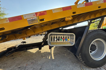 ���������ȷ�M3 180���� 4X2 ���ϳ�(��������)ͼƬ