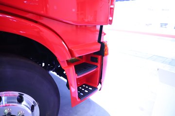 �������ҽ�ʨ ���ذ� 14.6L LNG 560���� 6X4 ��ʿ��16�� AMT�Զ��� �߶� ǣ����ͼƬ