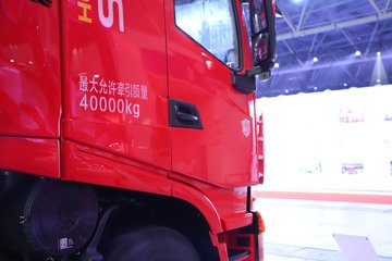 �������ҽ�ʨ ���ذ� 14.6L LNG 560���� 6X4 ��ʿ��16�� AMT�Զ��� �߶� ǣ����ͼƬ